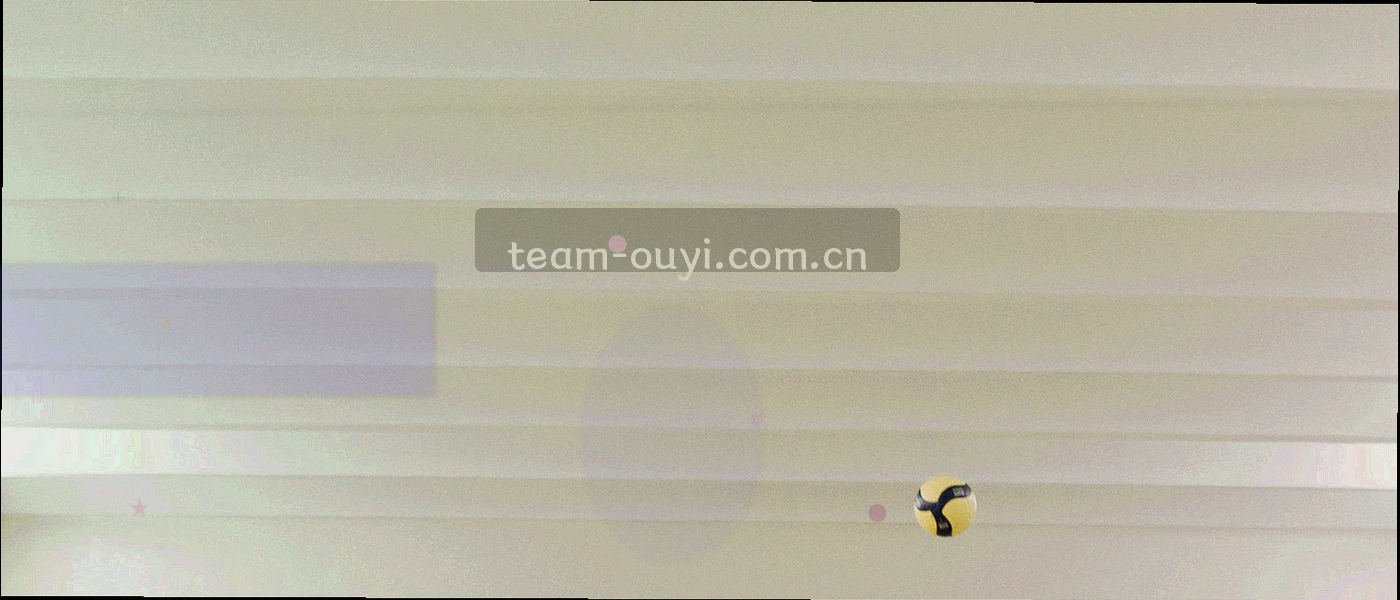球场计时牌与边线灯光的抽象局部